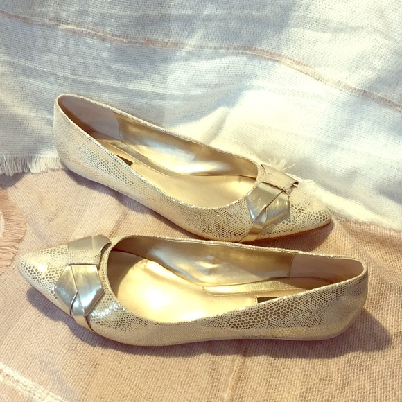 White House Black Market Shoes - Cute flats size 10